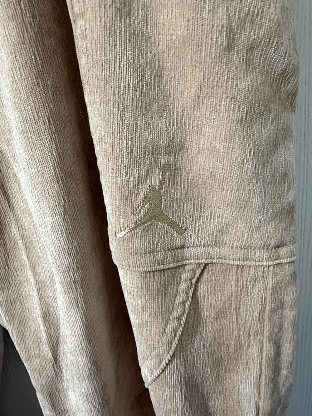 NWOT Nike Air Jordan Women’s Corduroy Chicago Trousers Desert Size Medium - Picture 7 of 15